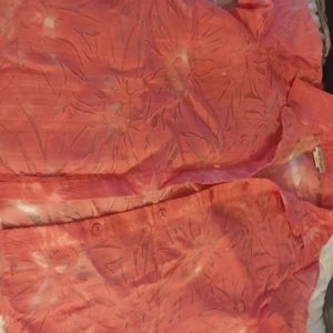 Woman shirt CW size Large off pink